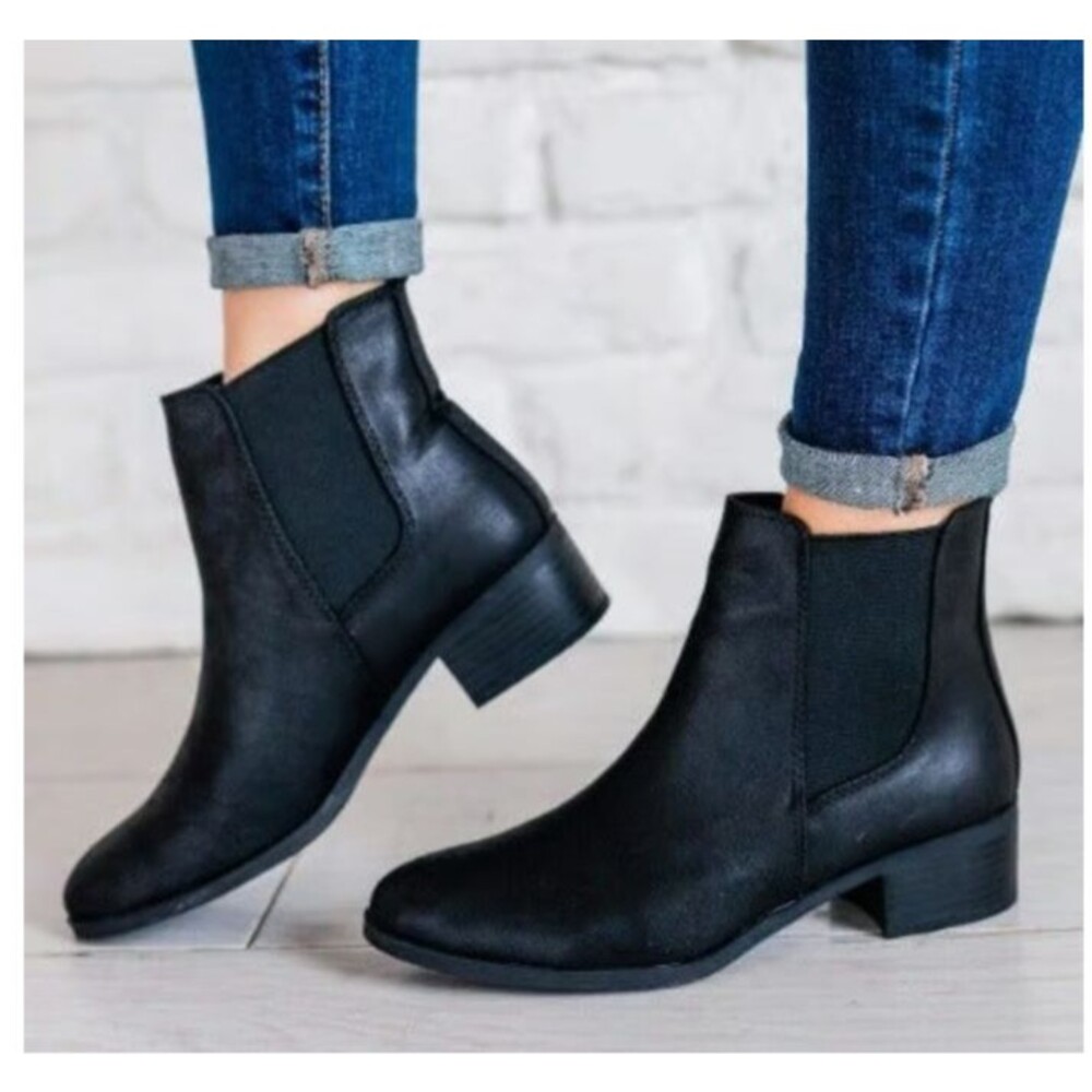 Qupid Chelsea Repeat Slip on Bootie Ankle Boots Slip on - Black Size 9